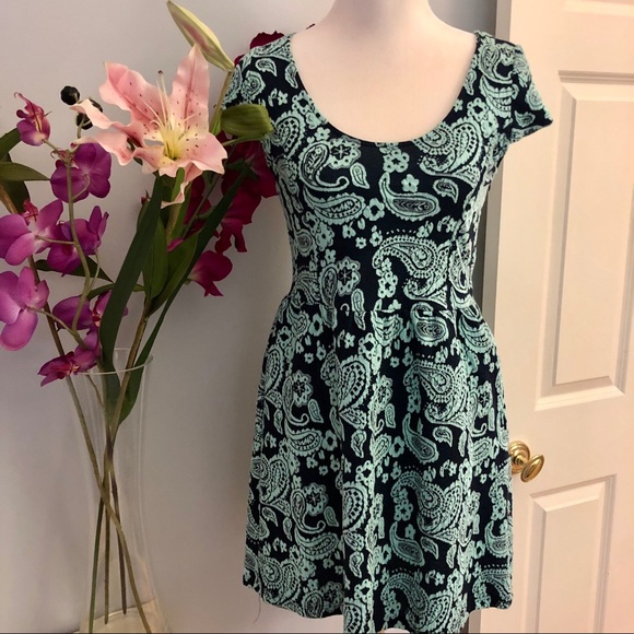 Francesca's Collections Dresses & Skirts - NWT Francesca’s | Blue Paisley Short Sleeve Dress